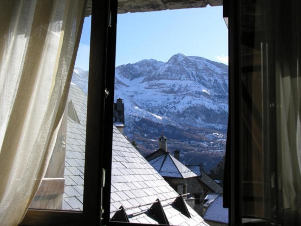 Hostal Rural Casa Parda Tramacastilla de Tena Chambre photo
